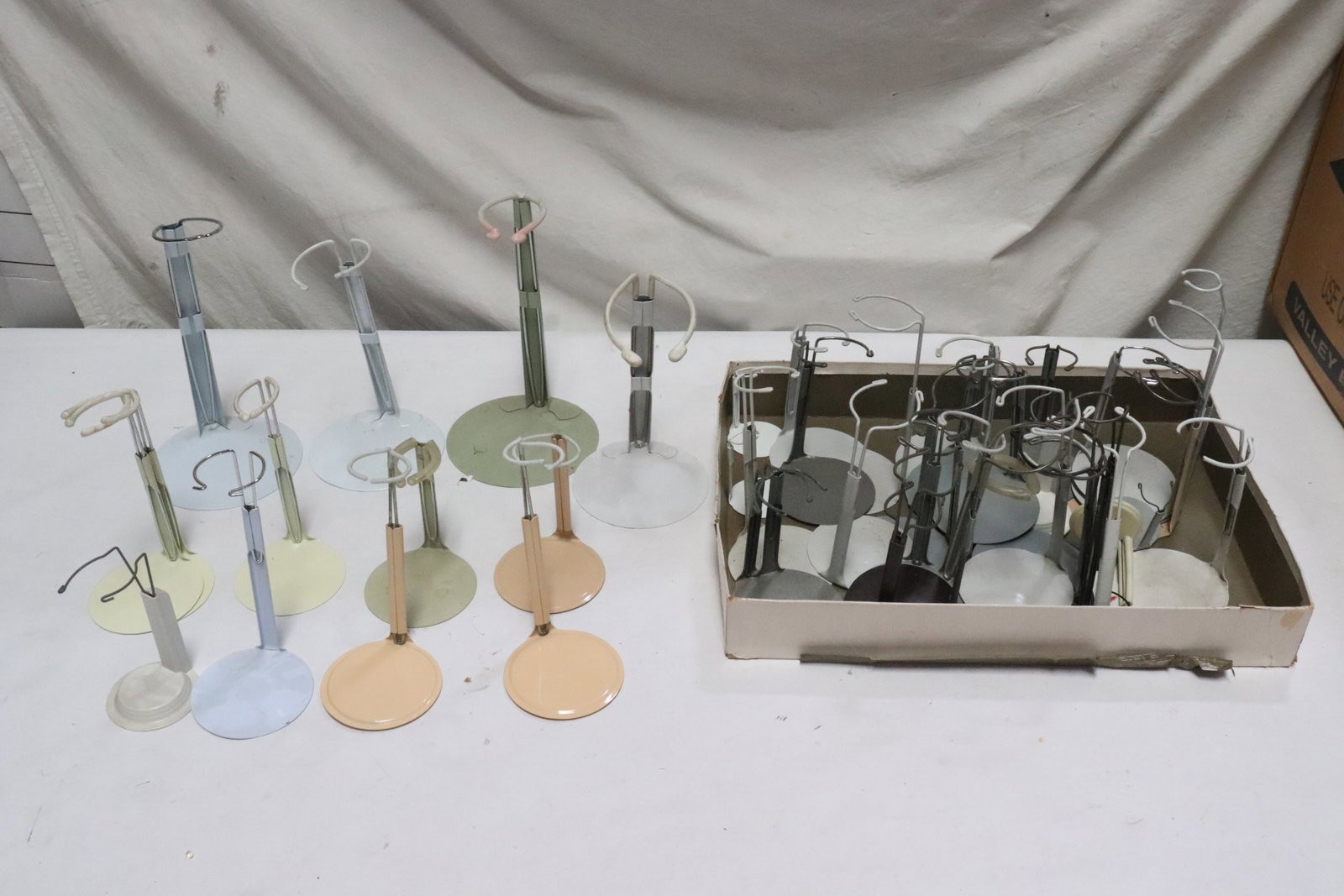 Approx. 50 doll stands: Approx. 50 doll stands