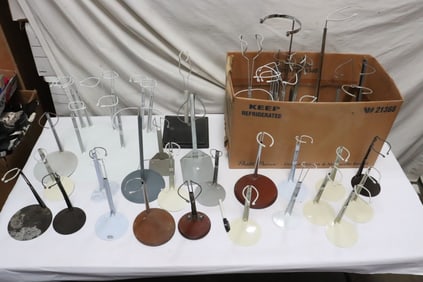 Approx. 45 large doll stands