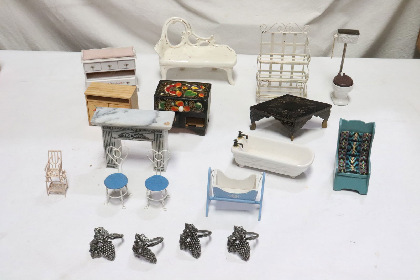 Lot of misc. doll furniture (1 of 8)