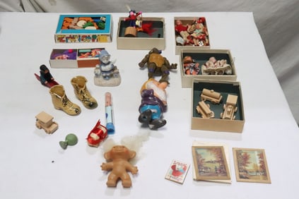 Lot of doll and miniatures