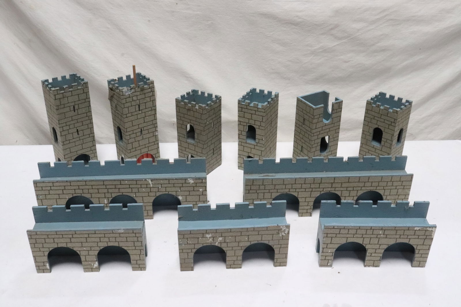 Lot painted wood castle building blocks (1 of 8)
