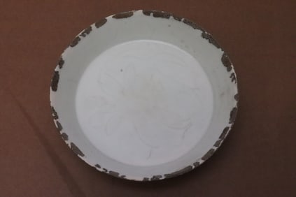 A light celadon brush wash with silver color rim