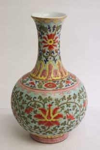 Fine Chinese famille rose porcelain vase: Fine Chinese famille rose porcelain vase, 8.85"x5.6"dia