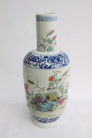 Fine Chinese famille rose porcelain vase