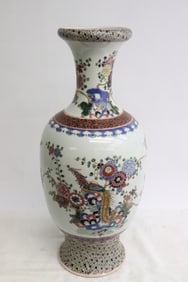 Fine Chinese famille rose porcelain vase