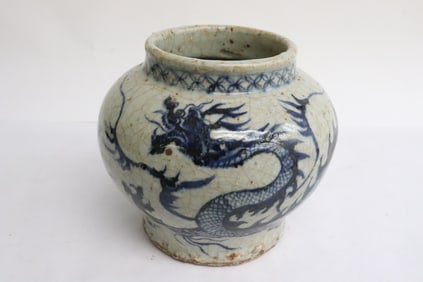 Chinese blue and white porcelain jar