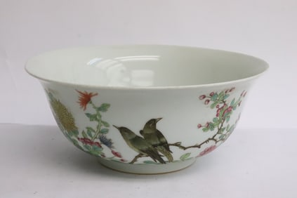 A beautiful large famille rose porcelain bowl