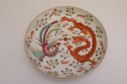 A beautiful Chinese famille rose porcelain plate