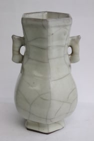 Fine Song style crackleware porcelain vase