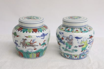 Pair Chinese wucai porcelain tea caddies