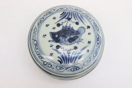 Chinese blue and white porcelain box