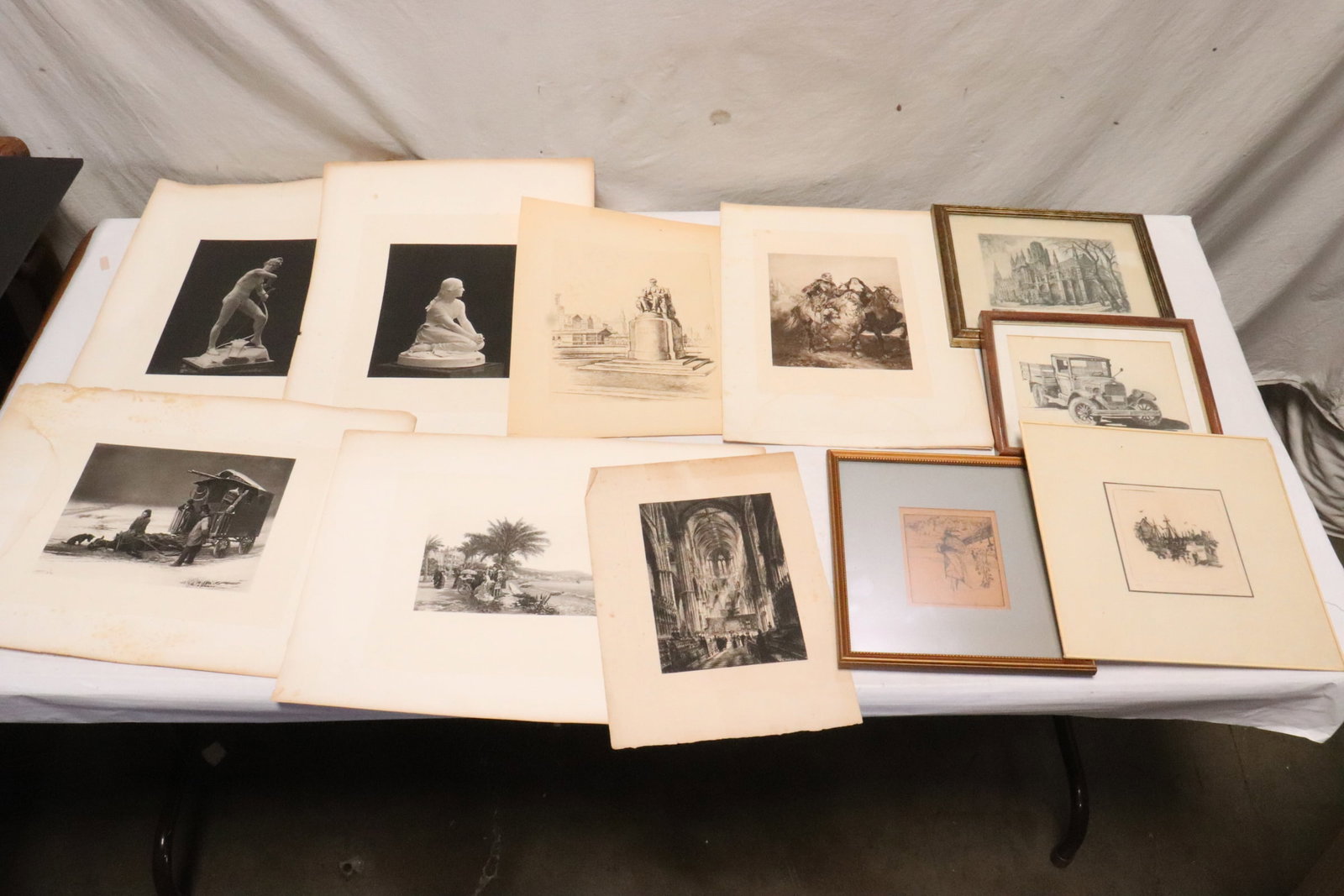 Lot of 11 etchings, some signed: Lot of 11 etchings (5.25"x4.2" (11.3"x10.3"x0.6") - 15.15"x12"), some signed