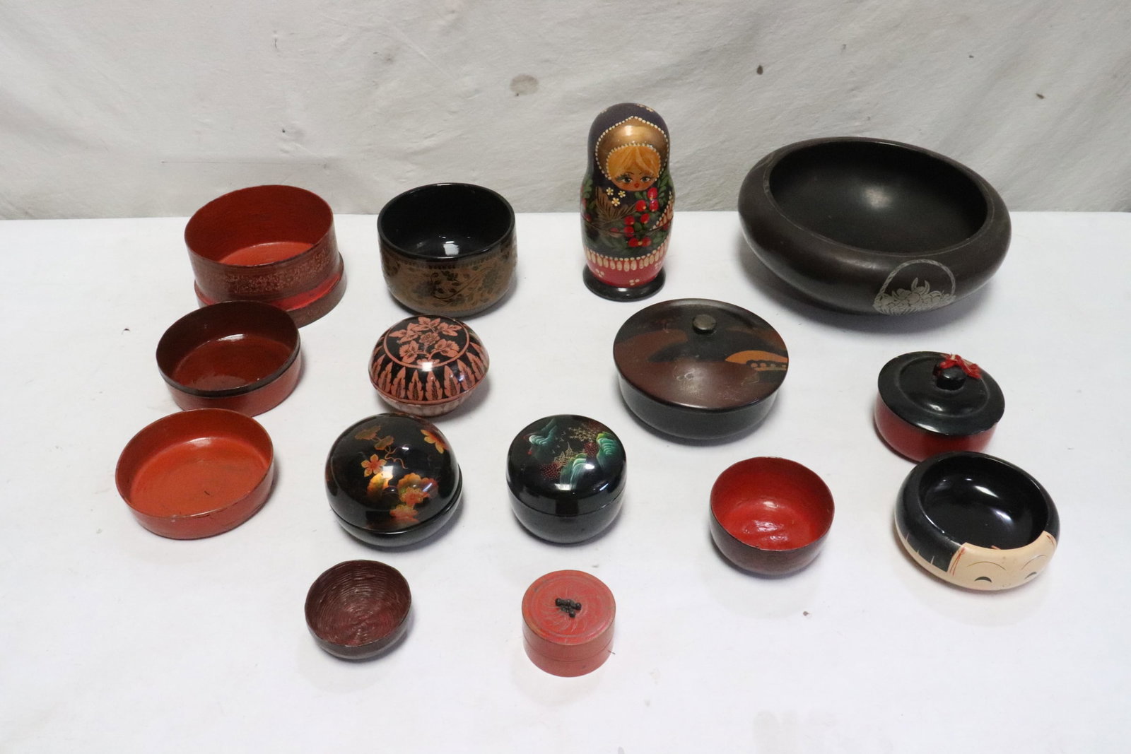Lot of lacquer ware (1 of 11)