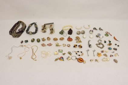 Lot of fine costume jewelry