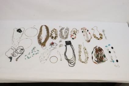 Lot of fine costume jewelry
