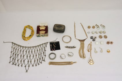 Lot of misc. jewelry