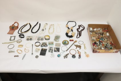Lot of misc. jewelry