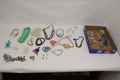 Lot of misc. jewelry