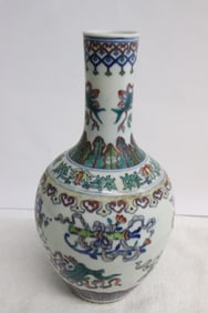 Fine Chinese famille rose porcelain vase