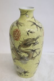 Fine Chinese famille rose porcelain vase