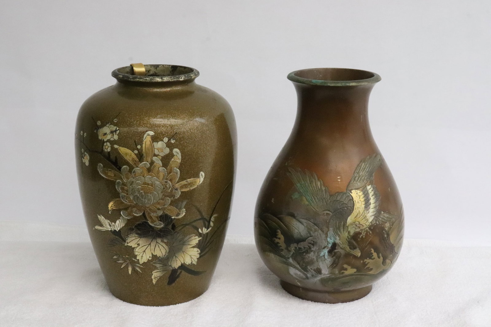 2 Japanese 20th century bronze shakudu jars: 2 Japanese 20th century bronze shakudu jars, 9.6"x6.8"dia, 9.35"x6.6"dia
