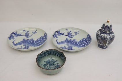 4 Japanese blue and white porcelain pieces