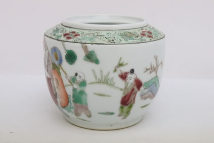 Chinese antique small famille rose porcelain jar