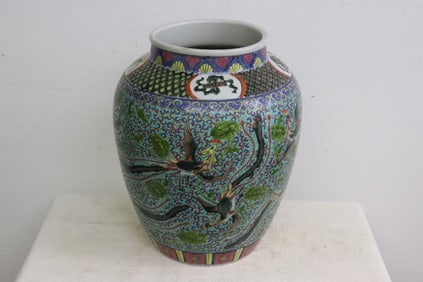 Beautiful large Chinese famille rose porcelain jar