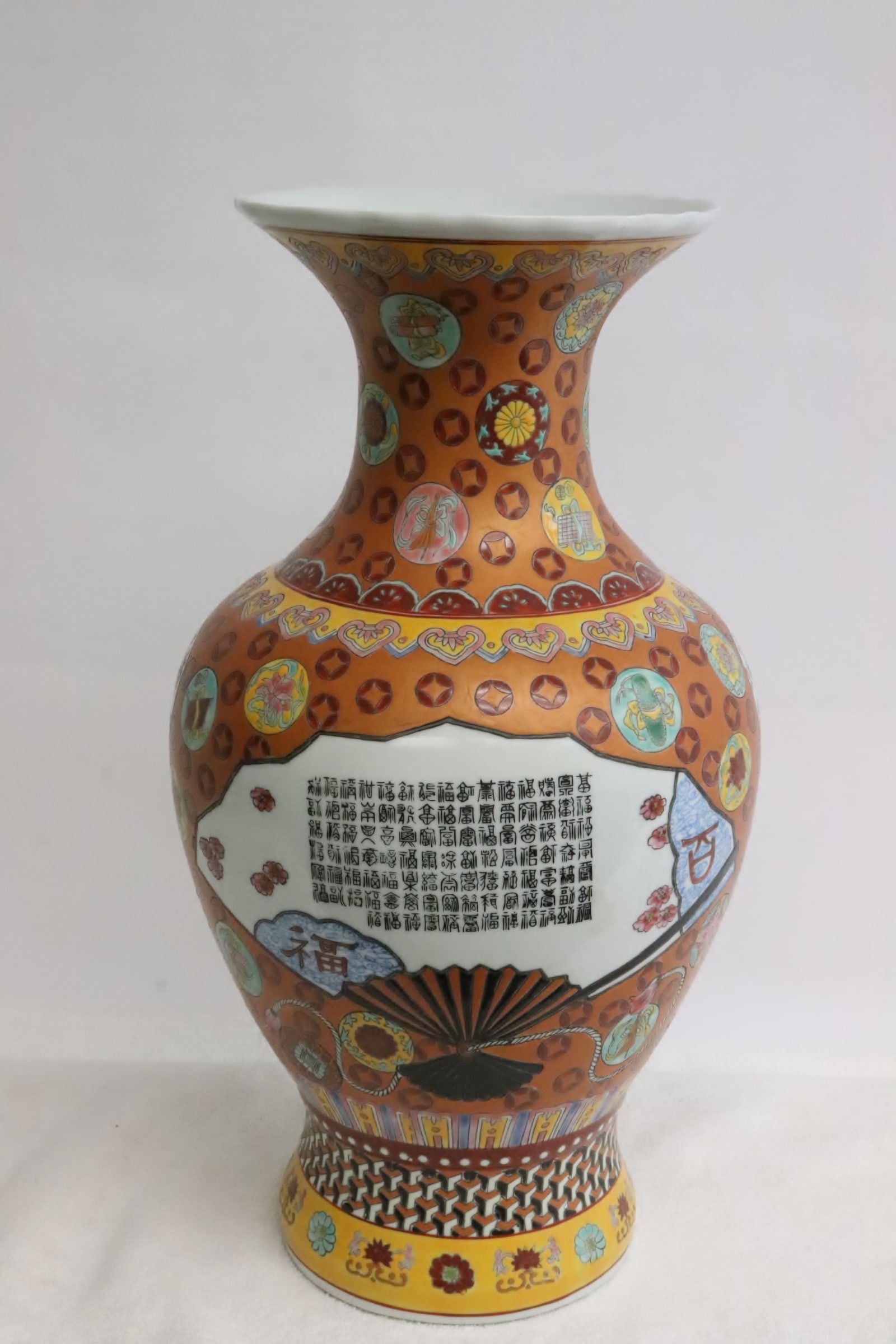 Chinese famille rose porcelain vase: A beautiful Chinese famille rose porcelain vase with calligraphy, 14.65"x8"dia