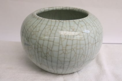 Large Chinese crackleware porcelain brush wash