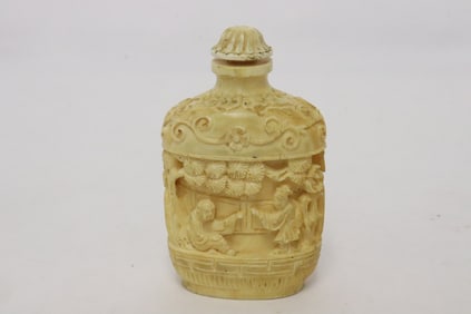 Chinese bone carved snuff bottle