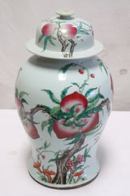 Chinese vintage famille rose porcelain covered jar
