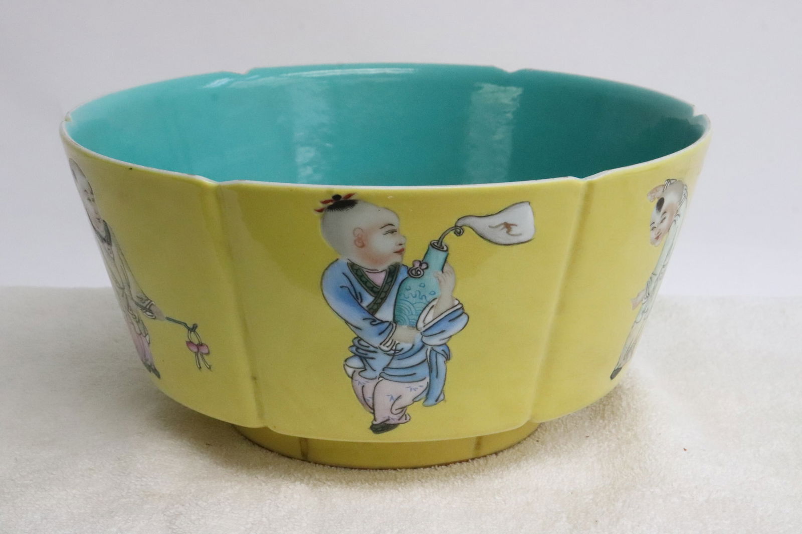 Chinese large famille rose porcelain bowl (1 of 10)