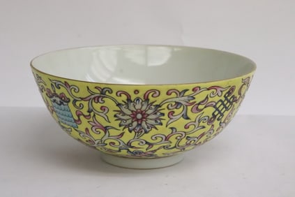 Fine Chinese famille rose porcelain bowl