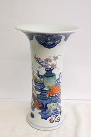 Chinese wucai porcelain trumpet vase