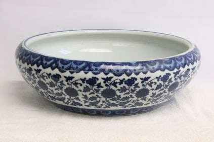 Large Chinese blue & white porcelain brush wash
