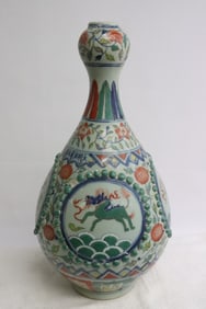 Chinese doucai porcelain garlic top vase