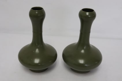 Pair Chinese porcelain garlic top vases