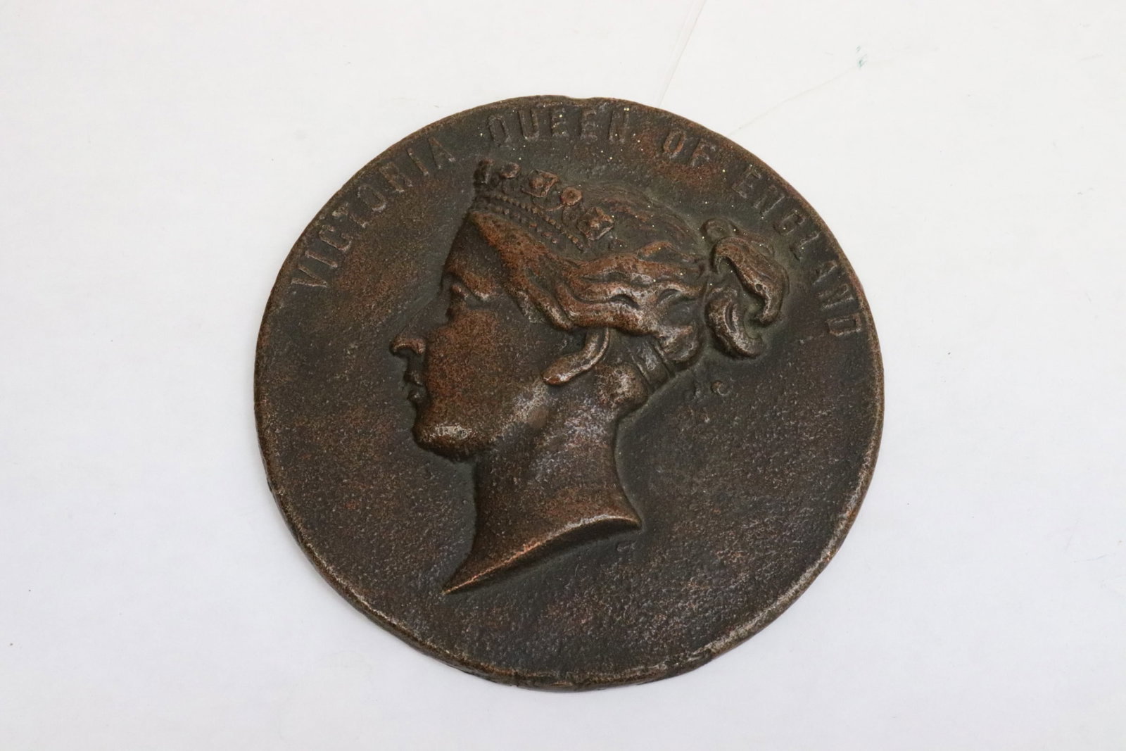 Bronze large medallion w/ portrait of Queen Victoria (1 of 5)