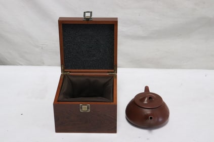 Gu JingZhou Yixing teapot, cover repair