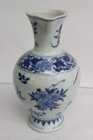 Chinese 17th c. blue and white ewer, Chongzhen period