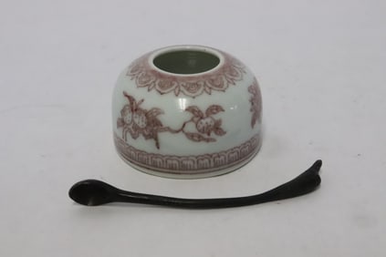 A porcelain water dripper, Qianlong mark & of the period
