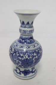 Chinese 19th century blue and white porcelain vase