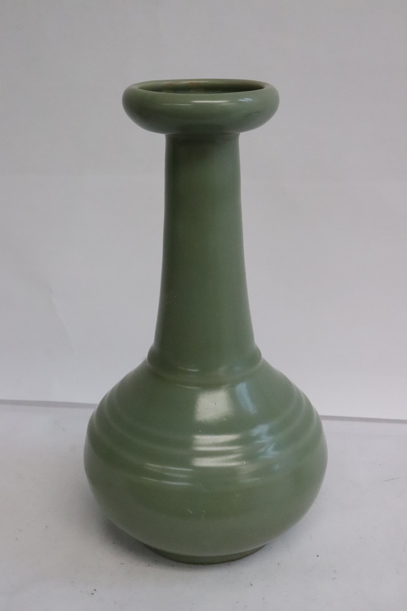 An 18th/19th century celadon porcelain vase: An 18th/19th century celadon porcelain vase9.88"x5.35"dia