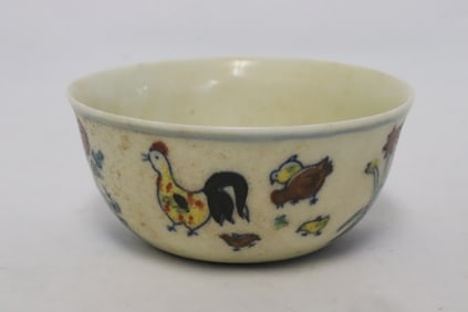 An early 20th century wucai tea bowl