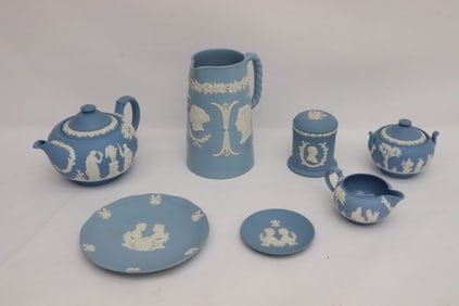 7 pieces Wedgwood style jasperware