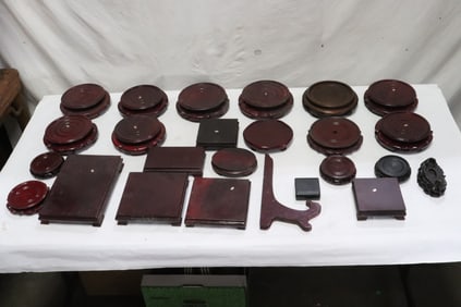 Approx. 25 Chinese wood stands