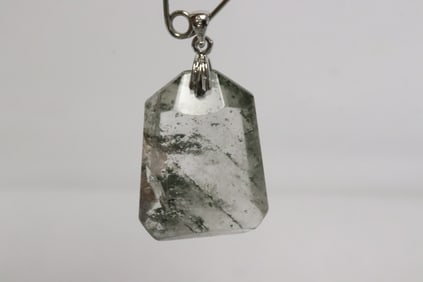 A rutilated agate pendant