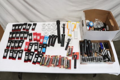 Large lot of flashlight, in various styles