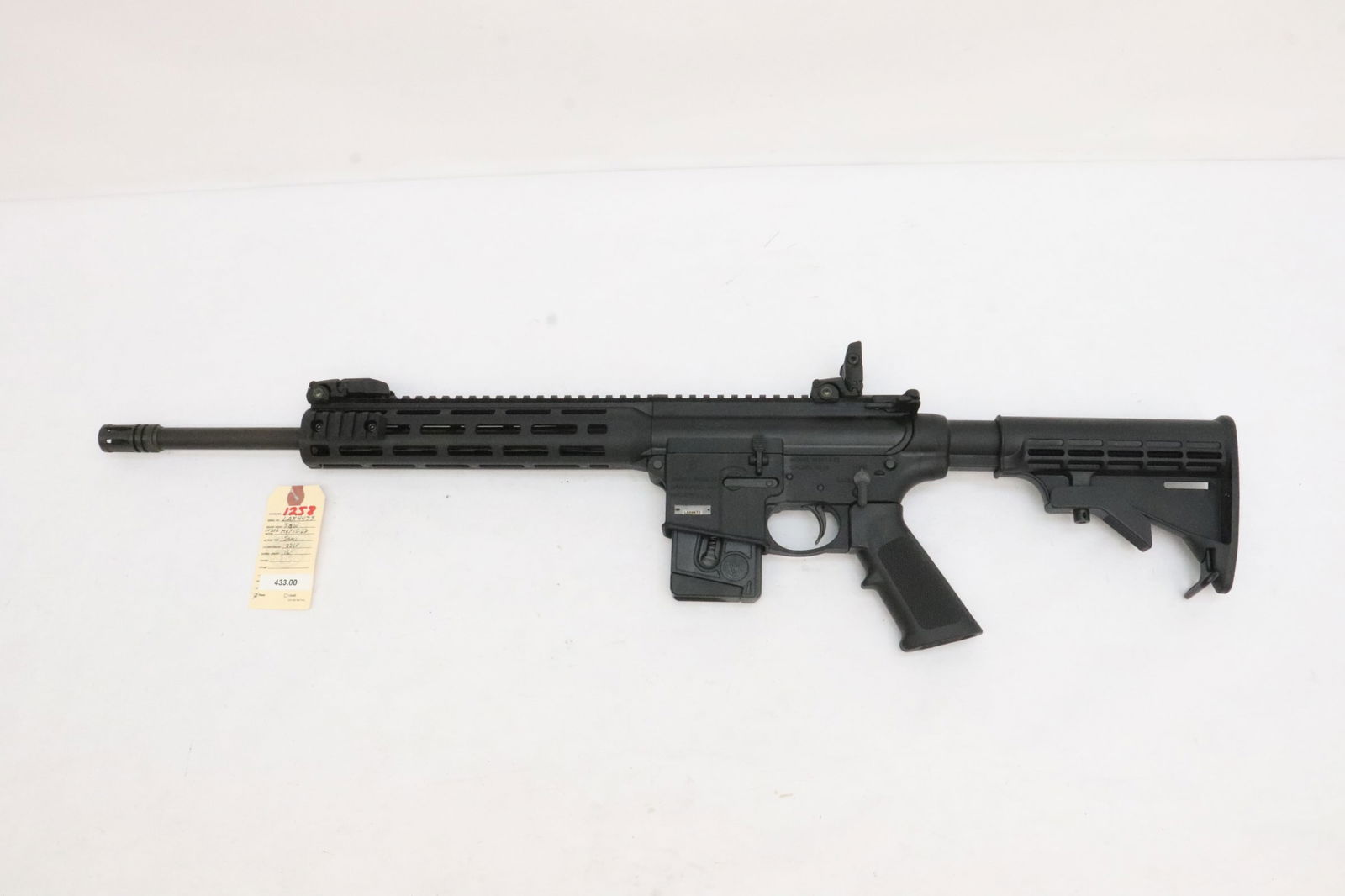 Smith & Wesson, M&P 15-22, 22LR, Semi auto: Barrel length: 16", serial #: LAX 4473, condition as new, CA compliant 22LR, one 10rd magazine. California ok, no international shipping, California and out of state shipping to your local FFL. Buyer
